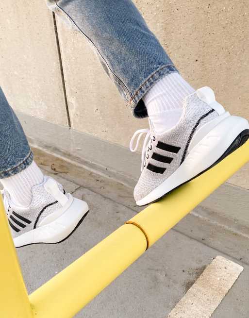 efterår Utroskab Fru adidas Originals - Swift Run 22 - Hvide og sorte sneakers | ASOS