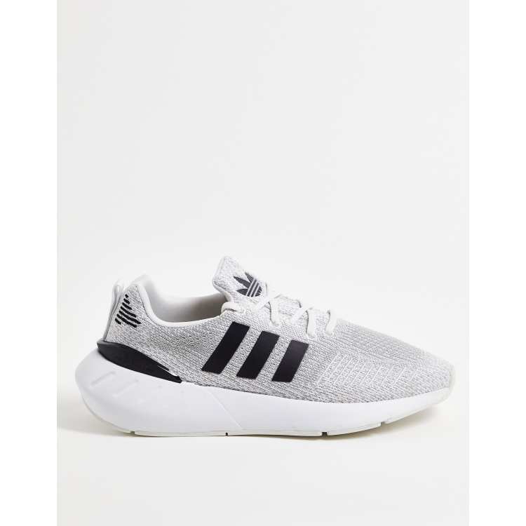 Adidas white black on sale stripes