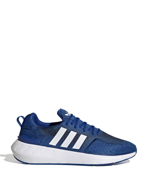adidas Originals Swift Run 22 trainers in blue