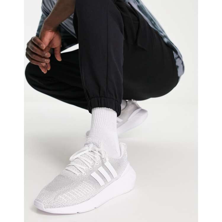 adidas Originals Swift Run 22 trainers in grey and white ASOS