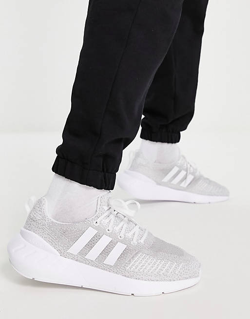 adidas Originals Swift Run 22 trainers in grey and white | ASOS