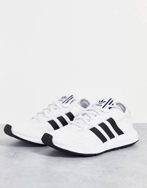 Adidas swift run store blanche et noir