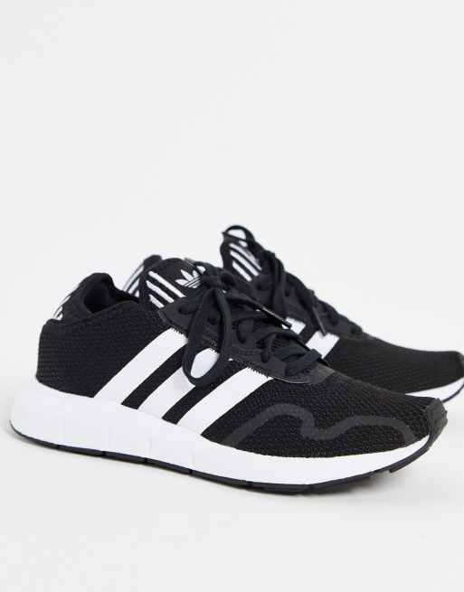 adidas Originals – Swift Run X – Svarta och vita sneakers