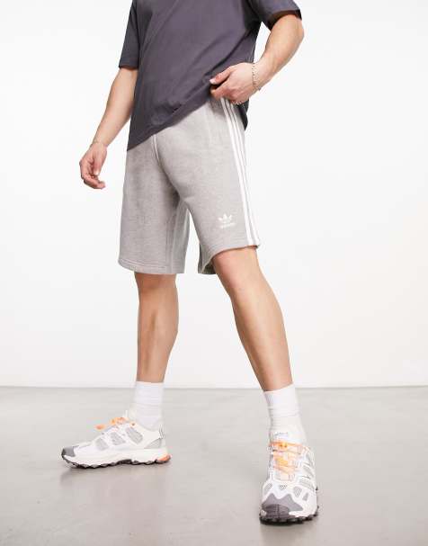 adidas Originals – Szare szorty z trzema paskami - view 1