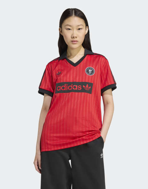 adidas Originals – Szkarłatna koszulka dżersejowa w piłkarskim stylu, z grafiką - view 1