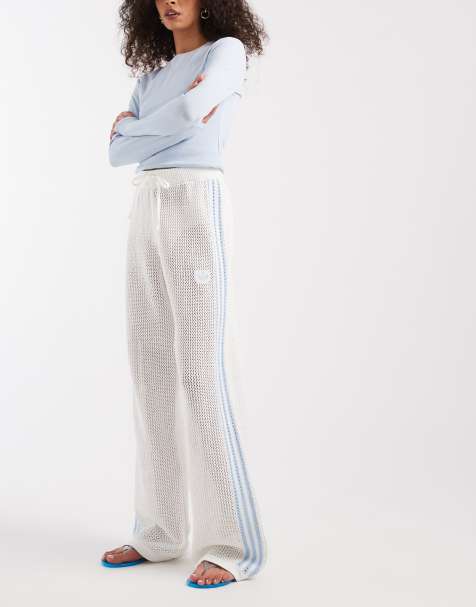 adidas Originals szydełkowe spodnie dresowe w kolorze białym i niebieskim - view 1