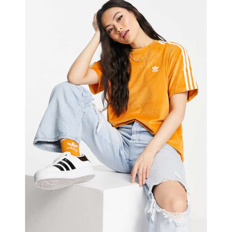 adidas Originals T Shirt aus Cord in Orange mit den drei Streifen ASOS
