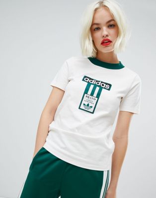 adidas Originals - T-shirt bianca squadrata con logo vintage | ASOS