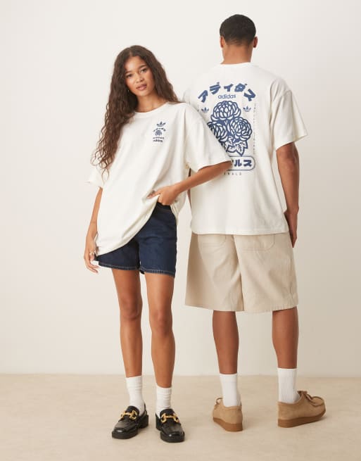 adidas Originals - T-shirt color bianco sporco con grafica di fiori stile giapponese