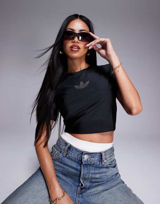 adidas Originals - T-Shirt con trifoglio di strass