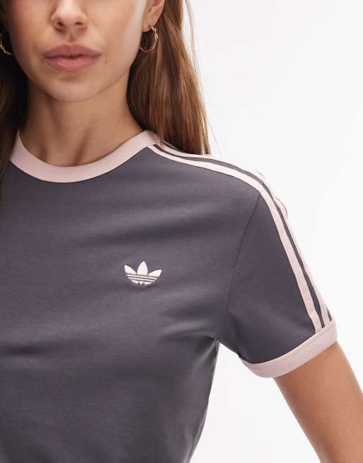 adidas Originals – T-Shirt in Anthrazit und Rosa mit den 3 Streifen, 3 von 4