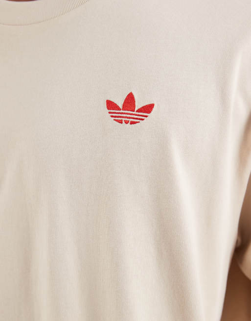 adidas Originals – T-Shirt in Beige und Rot mit den drei Streifen, 4 von 5