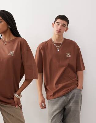 adidas Originals - T-Shirt in Braun mit Milan-Grafikprint
