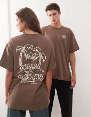 adidas Originals - T-Shirt in Braun mit Palmen-Rückenprint-Brown