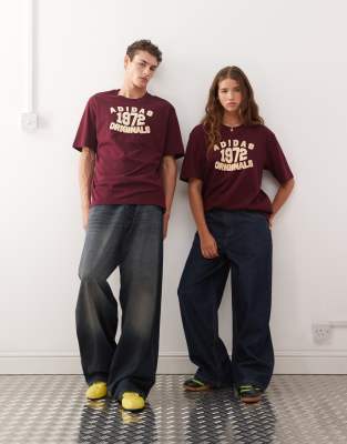 adidas Originals - T-Shirt in Burgunderrot mit „1972"-Print