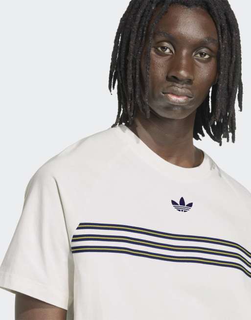 adidas Originals – T-Shirt in Cloud White mit Streifen auf der Brust, 3 von 4