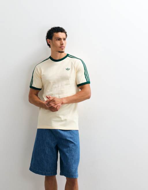 adidas Originals – T-Shirt in Cremeweiß mit den drei Streifen in Grün, 2 von 5