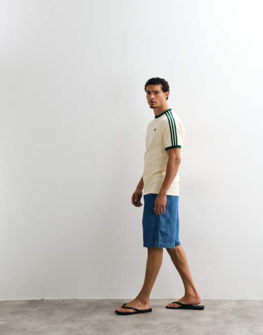 adidas Originals – T-Shirt in Cremeweiß mit den drei Streifen in Grün, 3 von 5