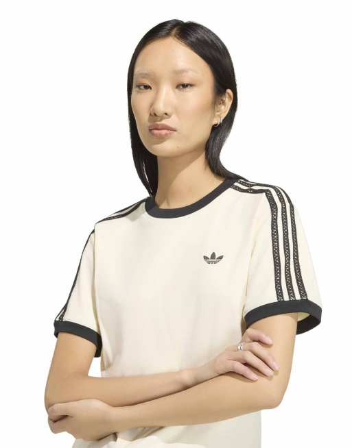 adidas Originals – T-Shirt in Cremeweiß mit den drei Streifen, 4 von 4