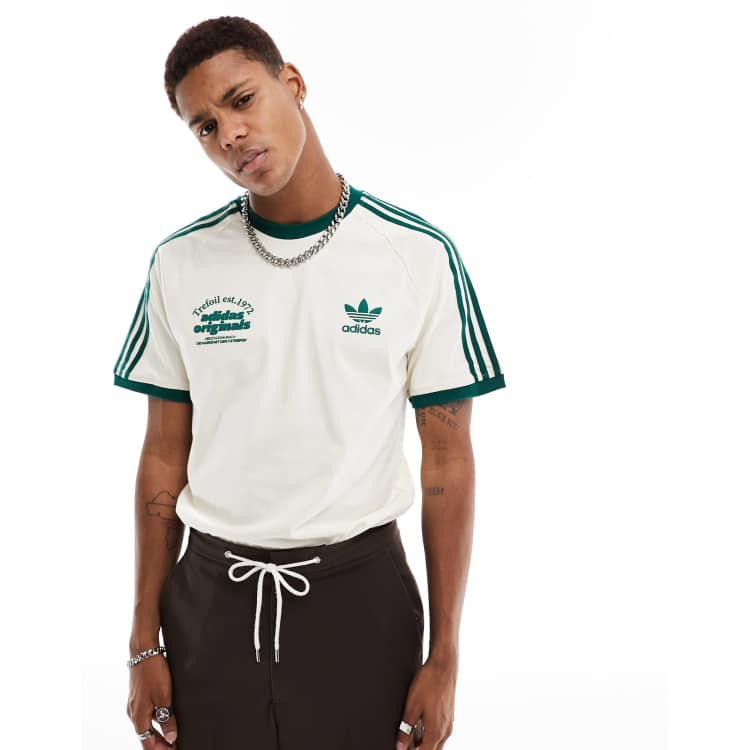 adidas Originals T Shirt in gebrochenem WeiB und Grun mit Grafikprint ASOS