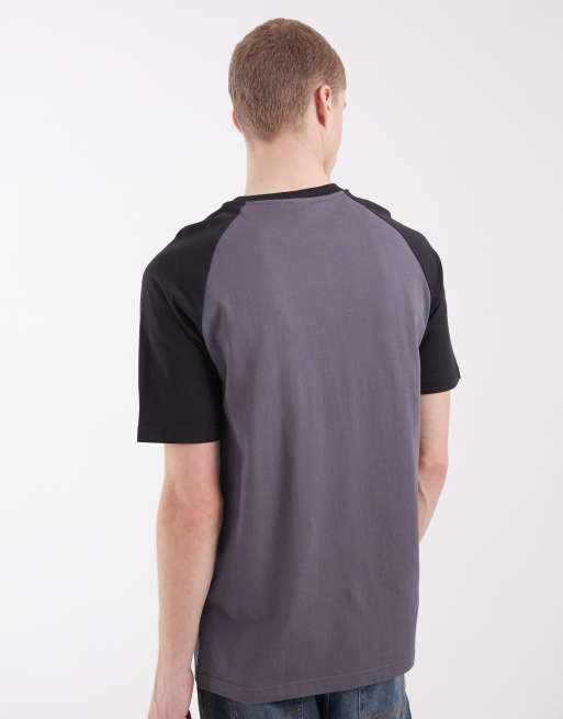 adidas Originals – T-Shirt in Grau und Schwarz mit Streifen auf der Brust, 5 von 5