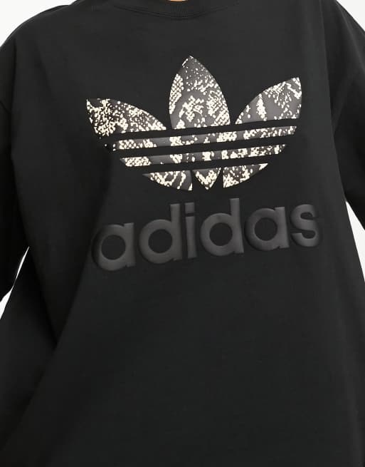 adidas Originals T Shirt in Schwarz mit groBem Logo mit Schlangenmuster ASOS