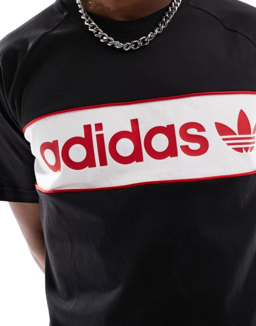 adidas Originals T Shirt in Schwarz mit linearem Logo in WeiB und Rot