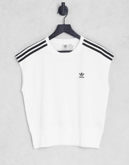 adidas Originals – T-Shirt in Weiß mit breitem Taillenbund