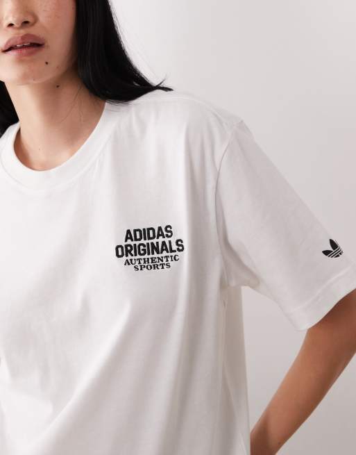 adidas Originals – T-Shirt in Weiß mit Logo auf der Brust, 3 von 4