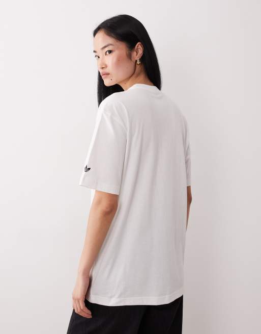 adidas Originals – T-Shirt in Weiß mit Logo auf der Brust, 4 von 4
