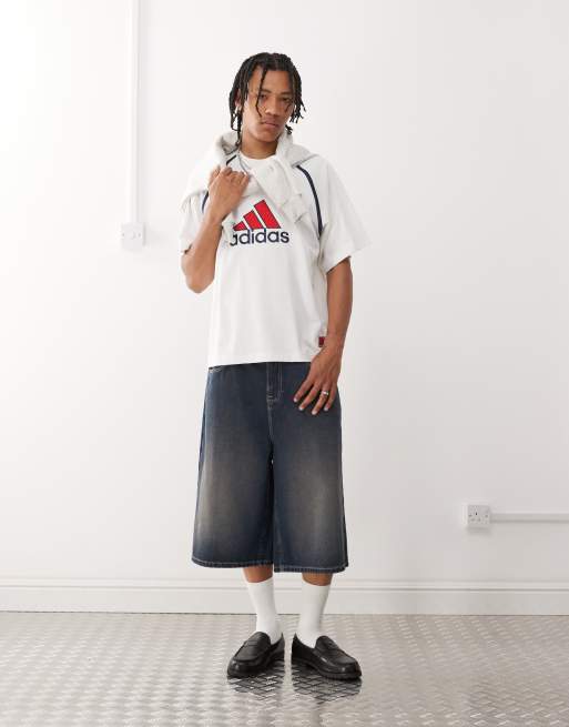 adidas Originals – T-Shirt in Weiß mit rotem Aufnäher-Print, 3 von 4