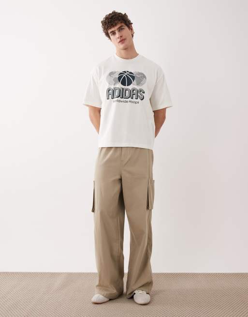 adidas Originals – T-Shirt in Wollweiß mit Basketball-Grafik, 2 von 5