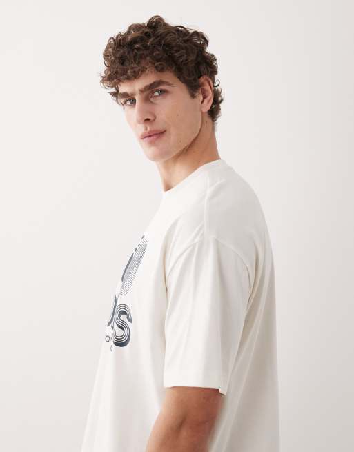 adidas Originals – T-Shirt in Wollweiß mit Basketball-Grafik, 4 von 5