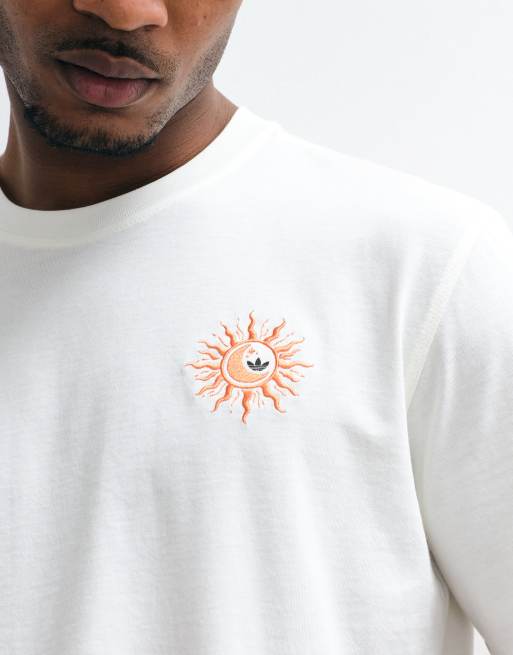 adidas Originals – T-Shirt in Wollweiß mit Sonnen-Rückenprint, 4 von 5