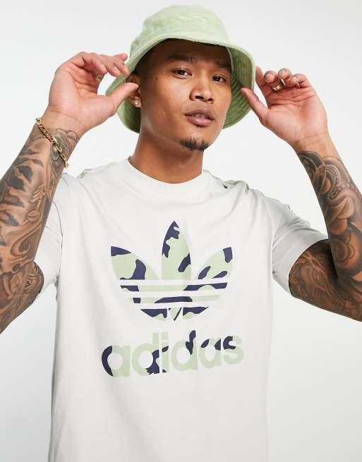 adidas Originals T shirt met camouflage logo in grijs ASOS