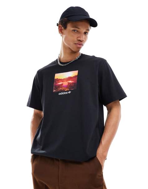 adidas Originals - T-shirt met print van zonsondergang in zwart - view 1