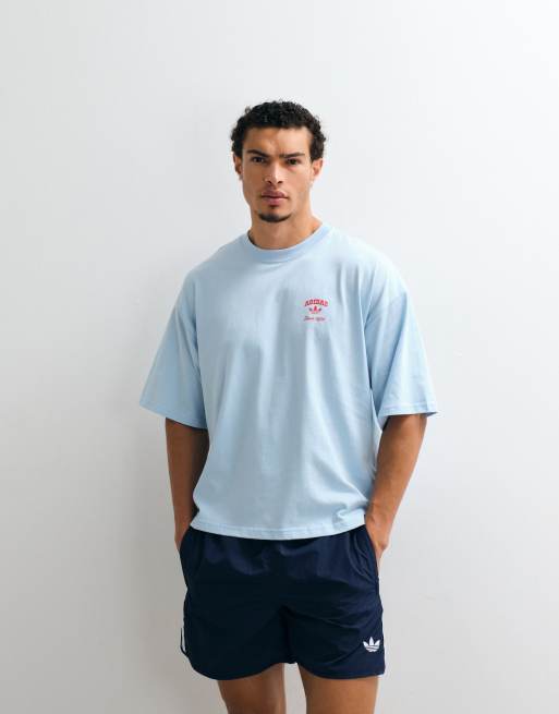 adidas Originals T-Shirt mit Cowboy-Print in Blau, 2 von 5