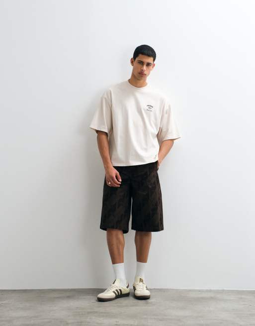 adidas Originals T-Shirt mit Cowboy-Print in Weiß, 2 von 5