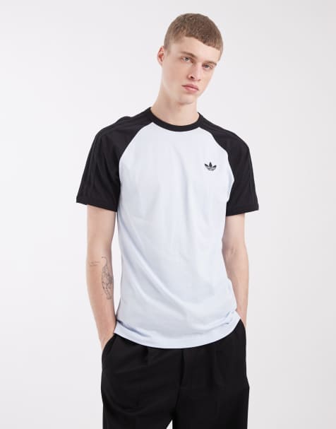 adidas Originals – T-Shirt mit den drei Streifen in Hellblau - view 1