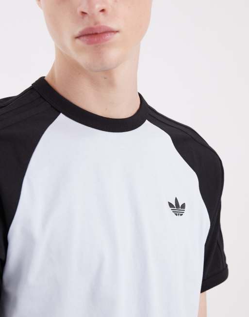 adidas Originals – T-Shirt mit den drei Streifen in Hellblau, 3 von 5