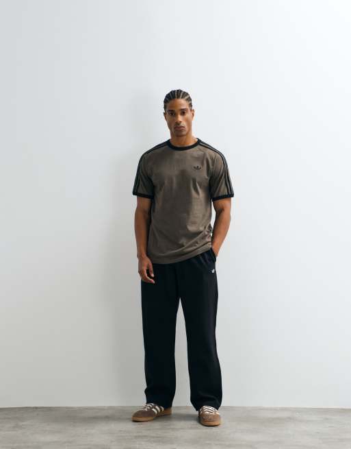 adidas Originals T-Shirt mit drei Streifen in Khaki und Schwarz, 3 von 5