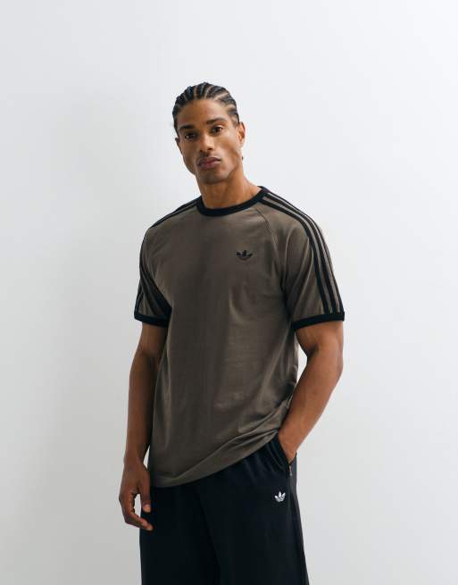adidas Originals T-Shirt mit drei Streifen in Khaki und Schwarz, 4 von 5