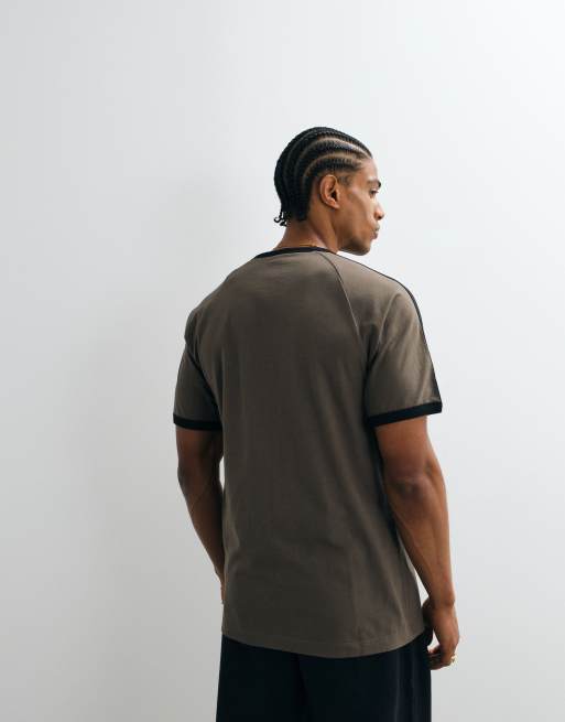 adidas Originals T-Shirt mit drei Streifen in Khaki und Schwarz, 5 von 5