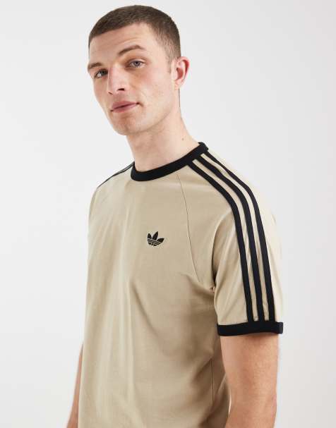 adidas Originals – T-Shirt mit drei Streifen in Khaki - view 1