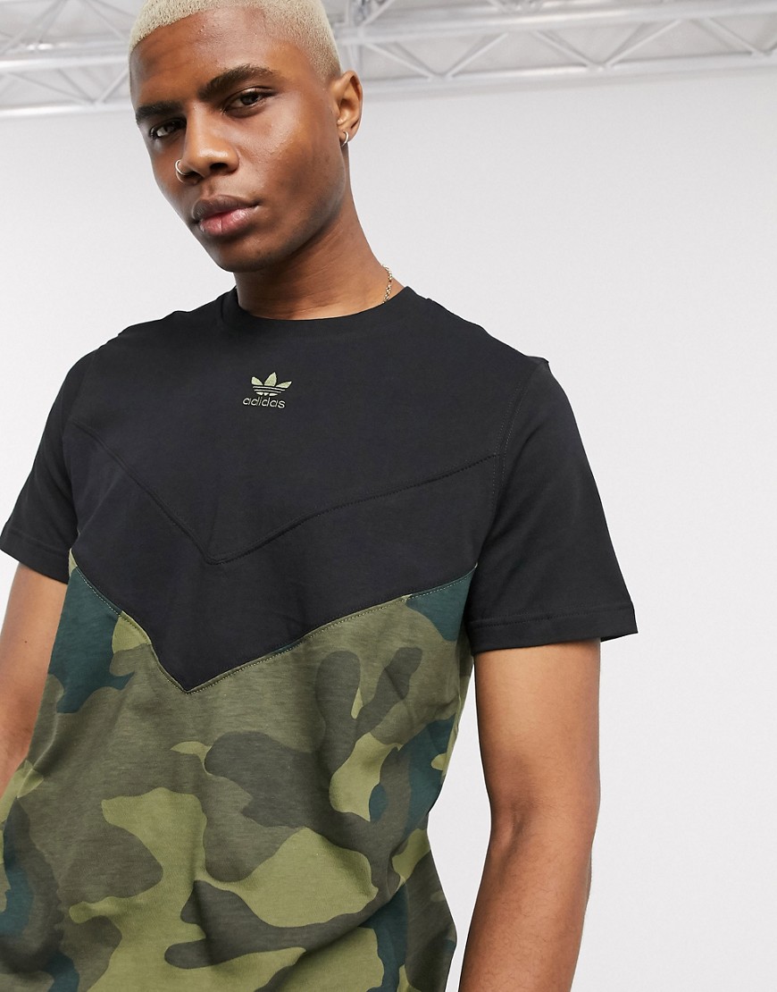 Adidas Originals - T-shirt nera con logo centrale e pannelli mimetici-Nero