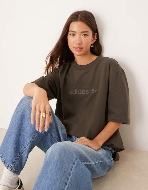 adidas Originals - T-shirt oversize verde oliva con logo lineare