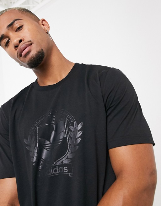 adidas Originals t-shirt with collegiate crest in black