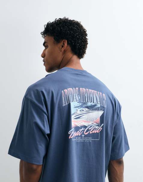 adidas Originals T-shirt z grafiką pocztówki i nadrukiem na plecach w kolorze niebieskim - view 1