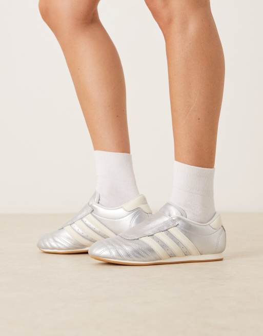 adidas Originals – Taekwondo – Buty sportowe w kolorze metalicznosrebrnym i kremowym