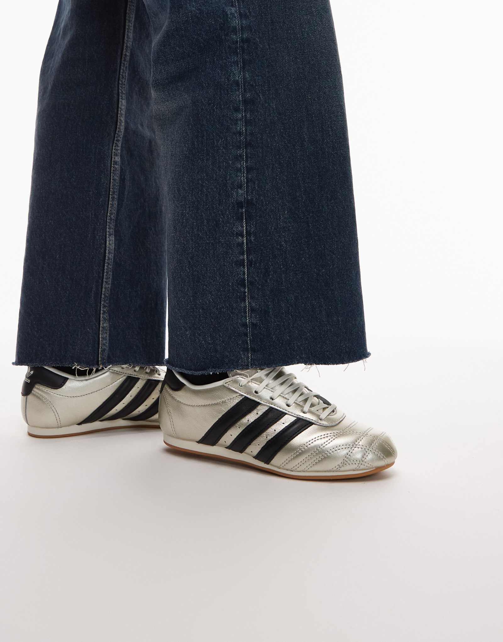 кружевные кроссовки adidas Originals для тхэквондо серебристого и черного цветов